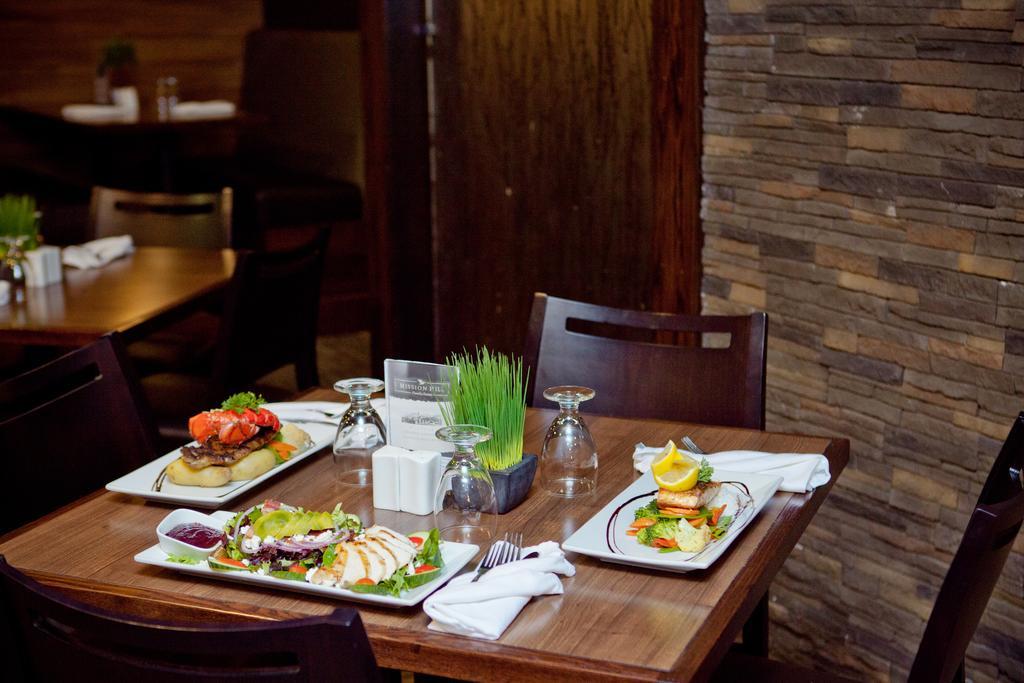 Ptarmigan Inn Hay River ภายนอก รูปภาพ