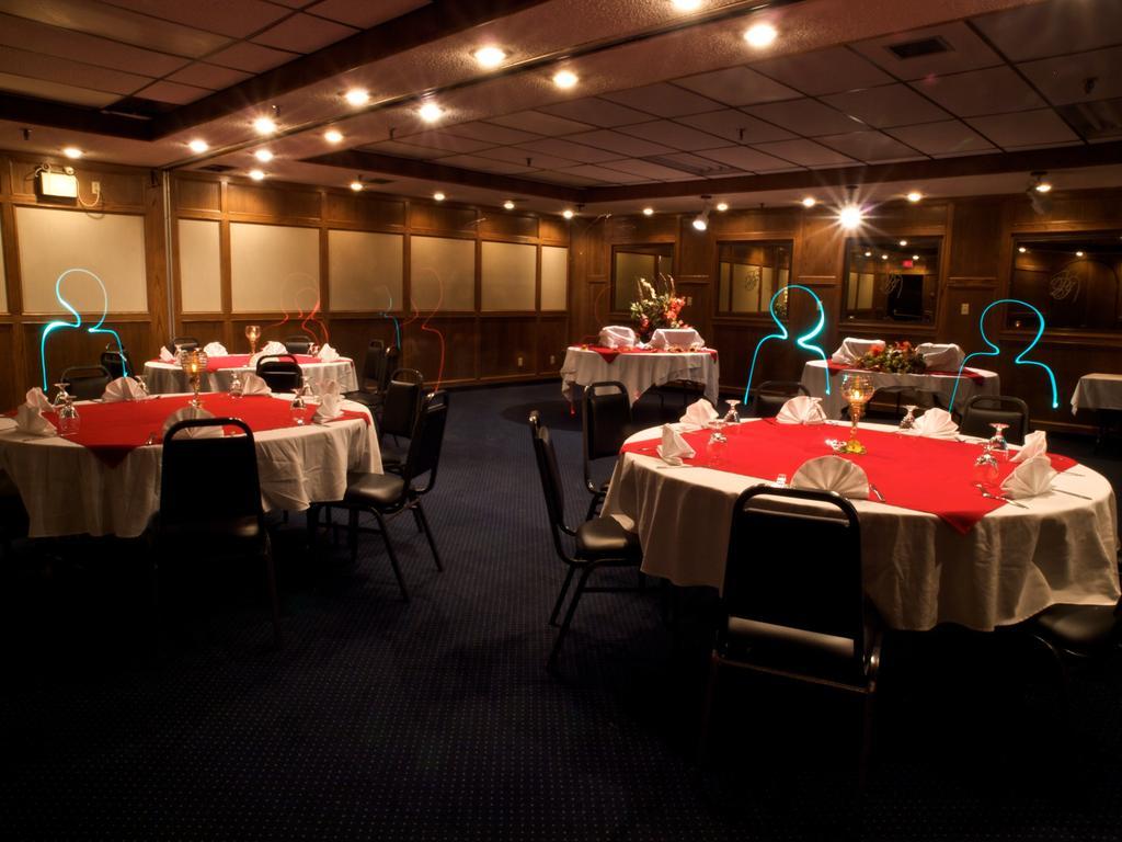 Ptarmigan Inn Hay River ภายนอก รูปภาพ